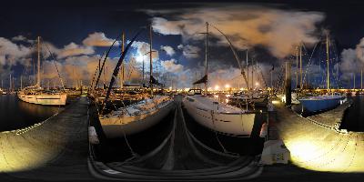 Le port par une nuit du mois d'août.